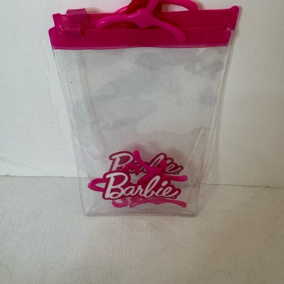 Five Blonde Barbies with all NEW outfits and accessories and storage bags! - Picture 15 of 16